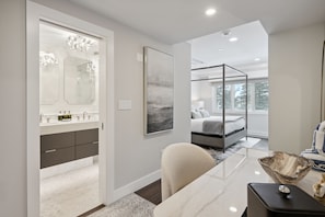 Standard Single Room (Lodge) | Living area | TV
