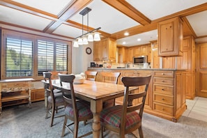 Condo, 1 Bedroom (Platinum) | Dining room