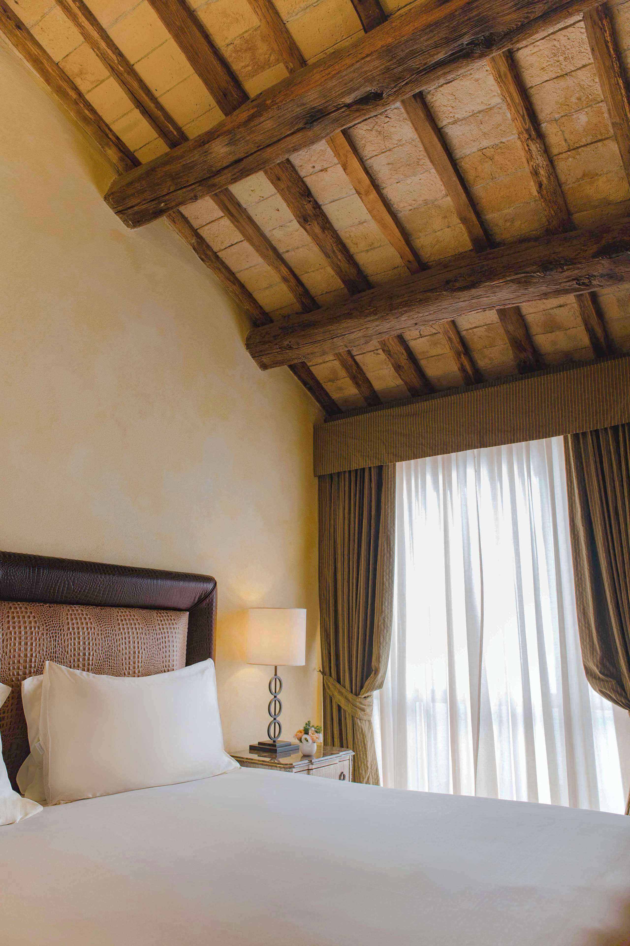 1 bedroom, premium bedding, minibar, in-room safe