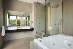 Designer toiletries, hair dryer, slippers, towels - Anantara Palazzo Naiadi Rome Hotel - A Leading Hotel of the World (Rome)