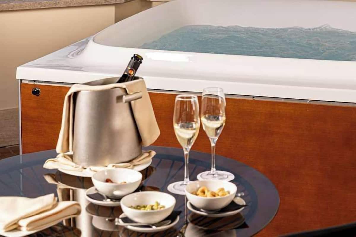 Premium Room, Terrace (with Jacuzzi) | Room amenity