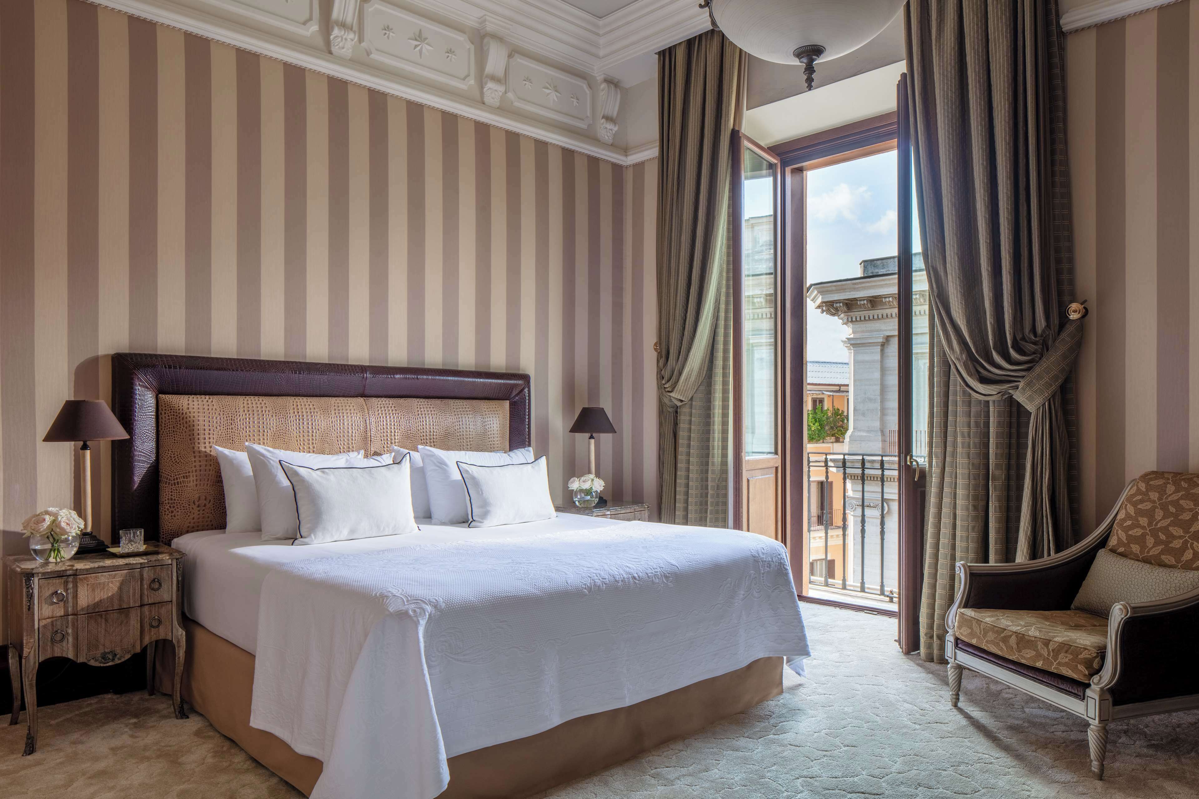 Premium kamer, uitzicht op stad | 1 slaapkamer, luxe beddengoed, een minibar, een kluis op de kamer