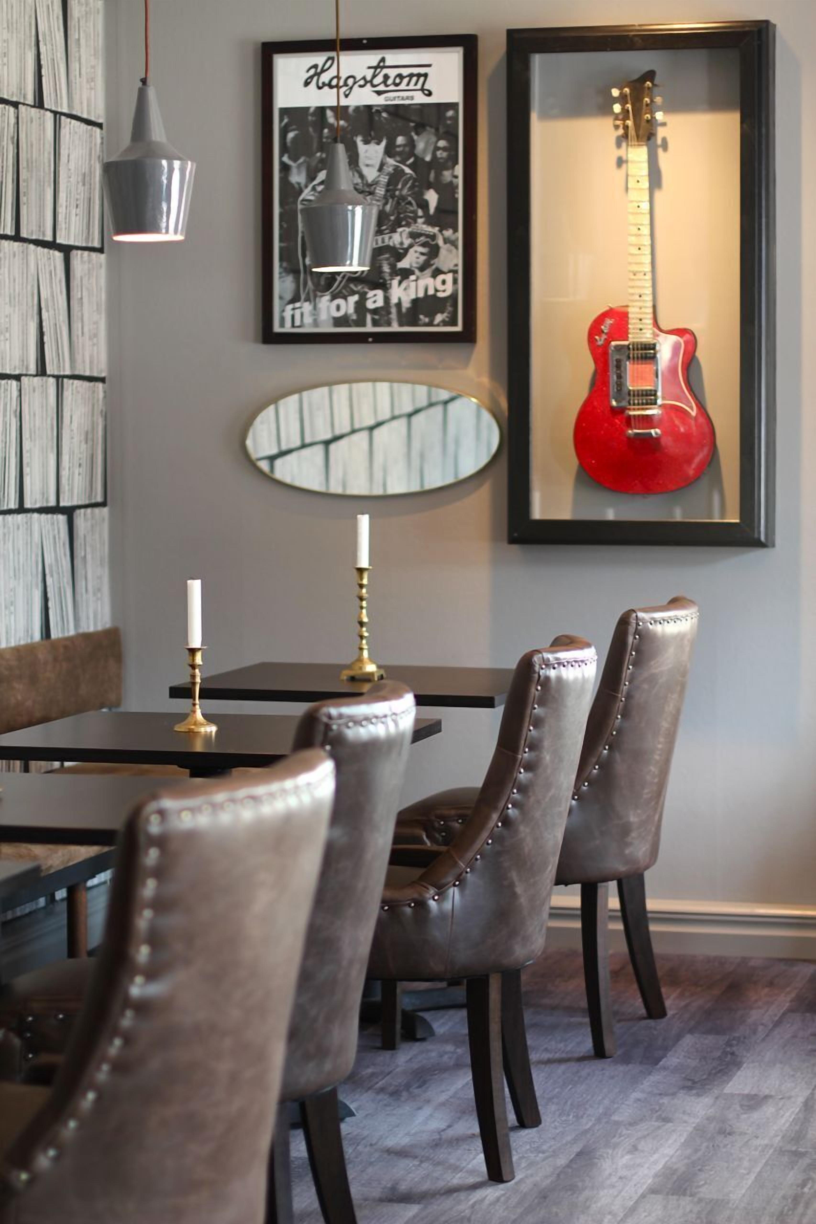 Breakfast, lunch, dinner served; local cuisine, alfresco dining 