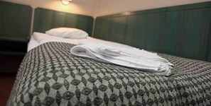 Desk, blackout curtains, iron/ironing board, free WiFi - Hotell Älvdalen (Alvdalen)
