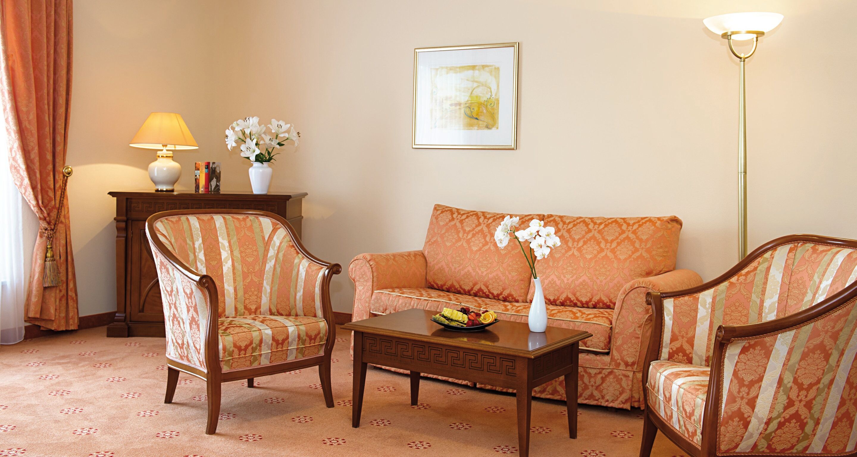 deluxe room | living area | 32-inch lcd tv with digital channels, tv