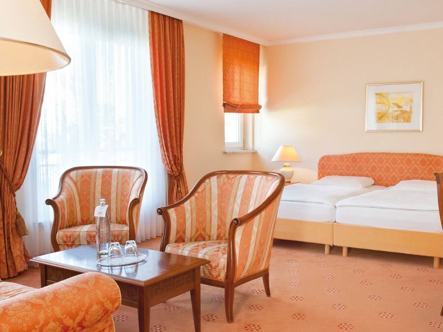 Hypo-allergenic bedding, minibar, in-room safe, desk