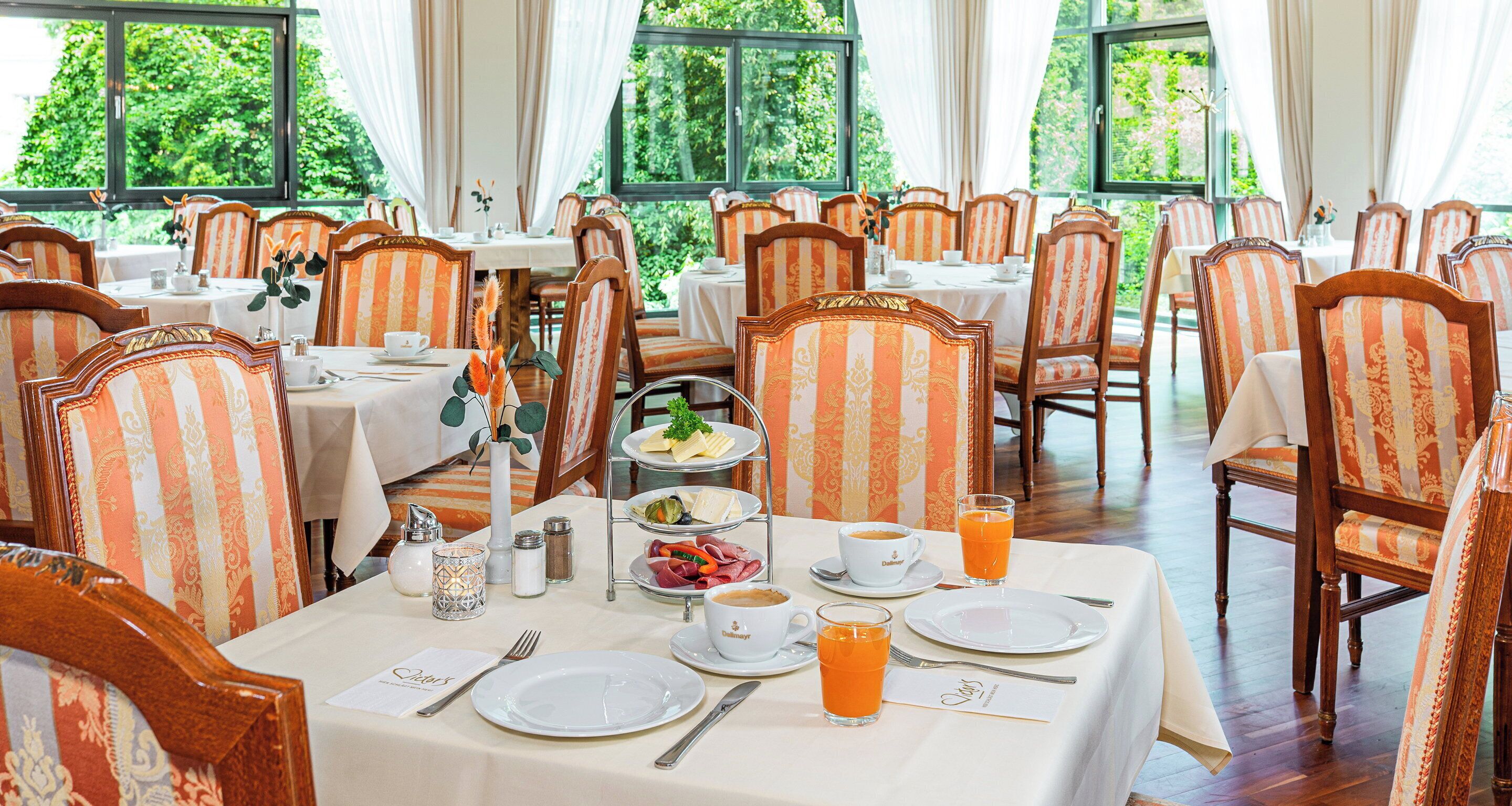 Daily continental breakfast (EUR 22 per person)