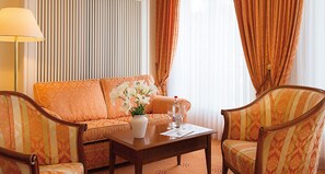 32-inch LCD TV with digital channels, TV