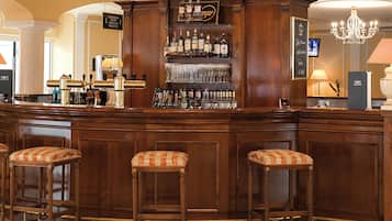 Bar (trong khuôn viên)