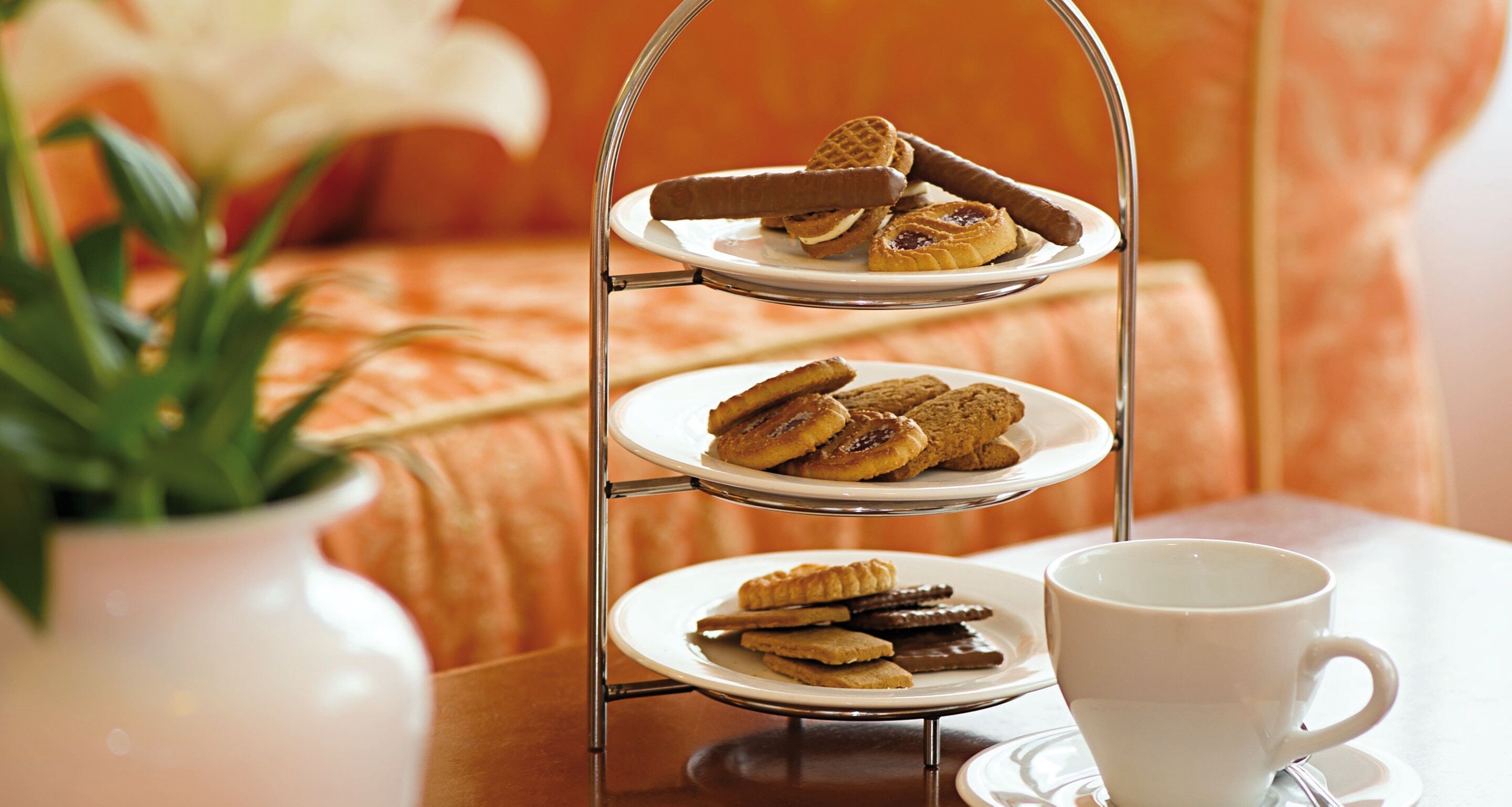 junior suite | living area | 32-inch lcd tv with digital channels, tv