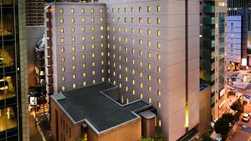 Fassade der Unterkunft – Abend/Nacht