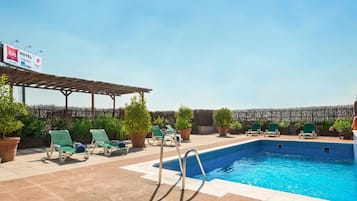 Outdoor pool, pool loungers