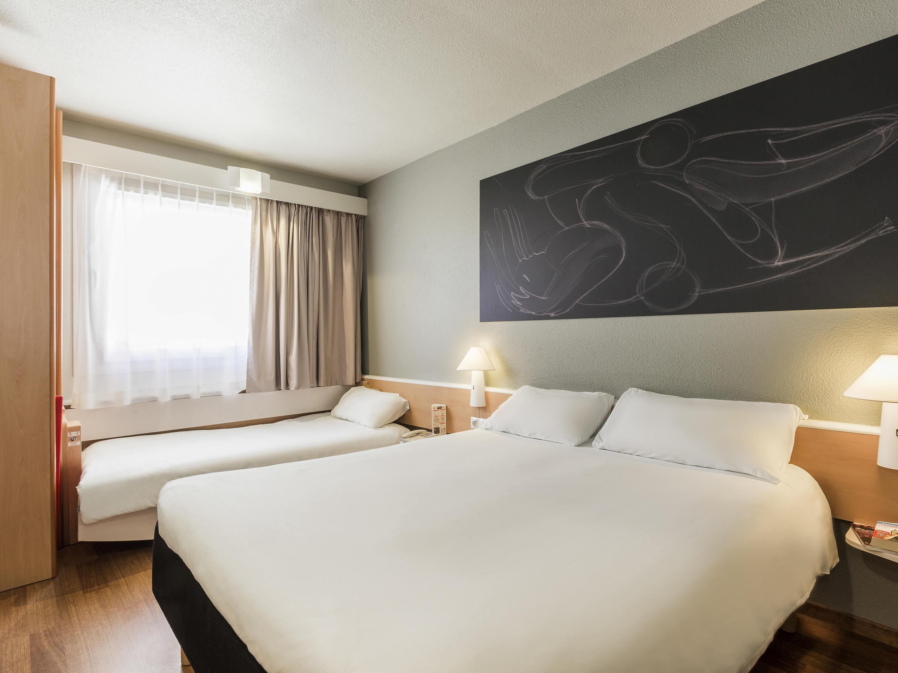 Family Room, Multiple Beds | Desk, soundproofing, iron/ironing board, free WiFi