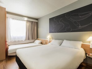 Phòng dành cho gia đình, nhiều giường | Bàn, phòng cách âm, bàn ủi/dụng cụ ủi quần áo