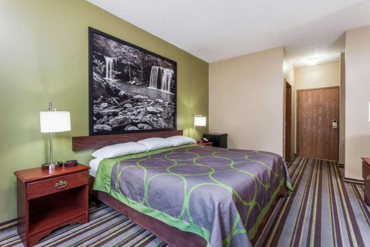 Desk, free WiFi, bed sheets