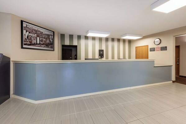 ฝ่ายต้อนรับ