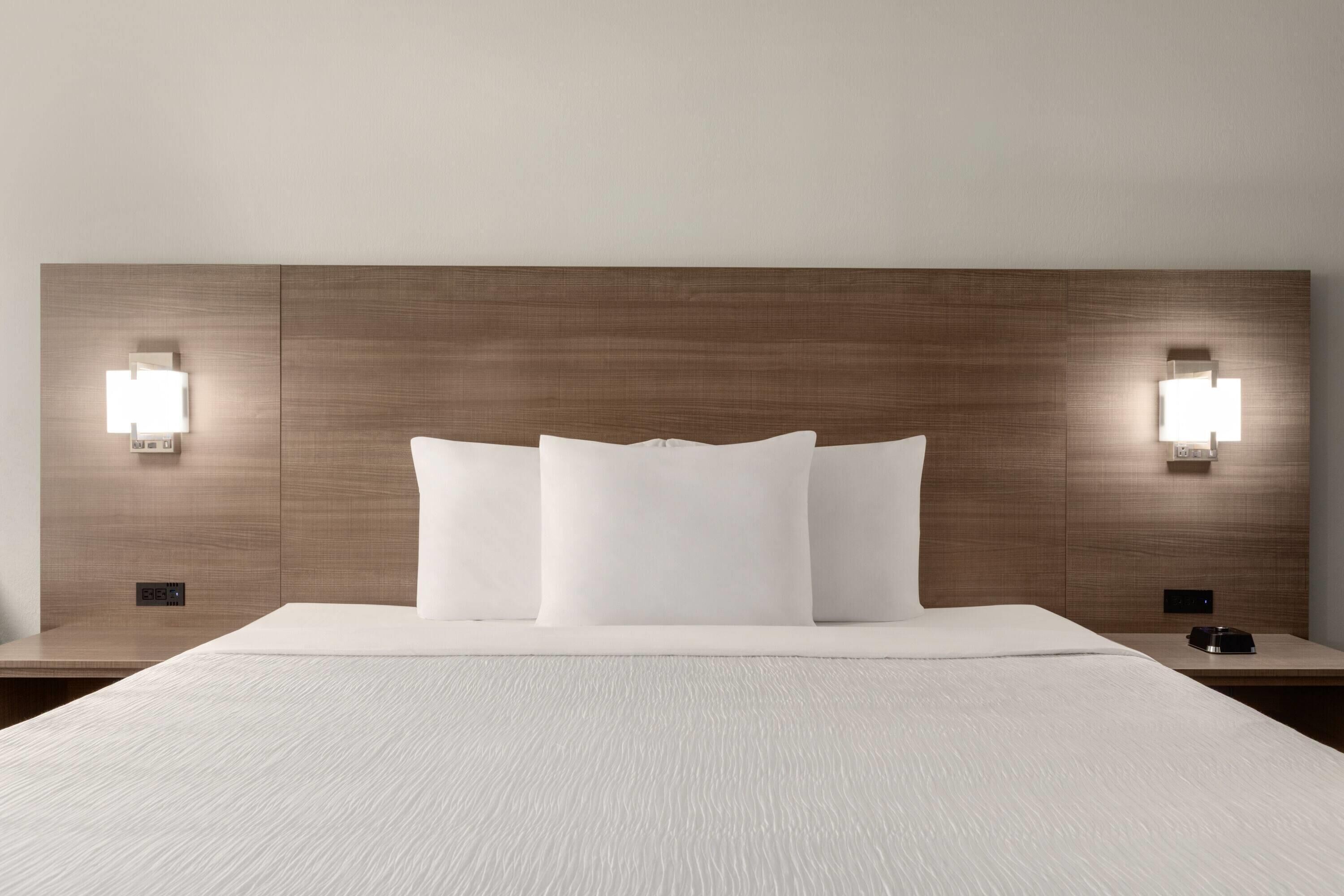 Zimmer, 1 King-Bett, Nichtraucher | Schreibtisch, kostenloses WLAN, Bettwäsche