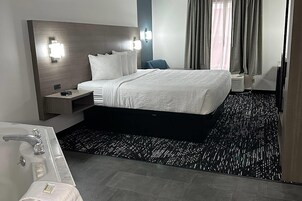 Suite, 1 cama de matrimonio grande, no fumadores, bañera de hidromasaje | Escritorio, wifi gratis, ropa de cama