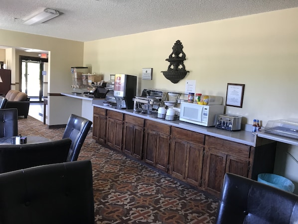 Free daily continental breakfast