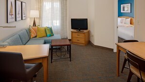 1 bedroom, hypo-allergenic bedding available, desk, blackout drapes - Residence Inn by Marriott San Diego Mission Valley (San Diego)