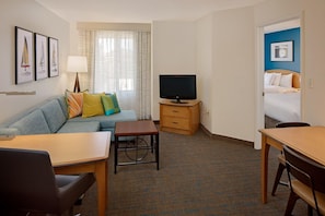 1 bedroom, hypo-allergenic bedding, desk, blackout drapes