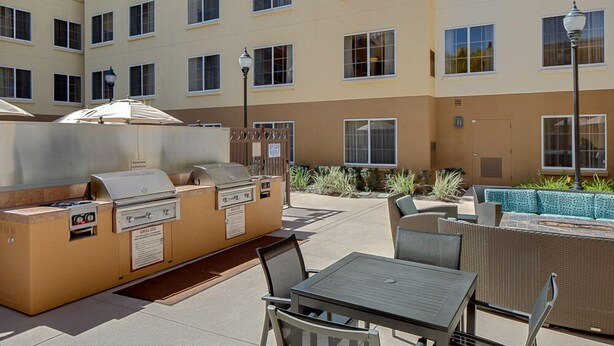 BBQ/picnic area - Residence Inn by Marriott San Diego Mission Valley (San Diego)