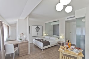 1 bedroom, Frette Italian sheets, premium bedding, down comforters