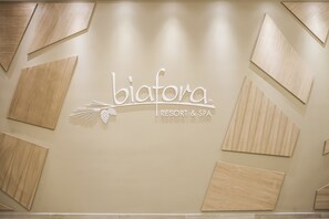 Couples treatment rooms, sauna, hot tub, steam room, Turkish bath