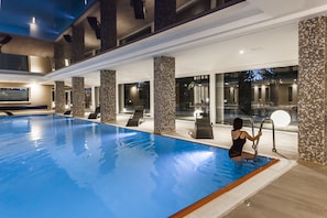 2 indoor pools