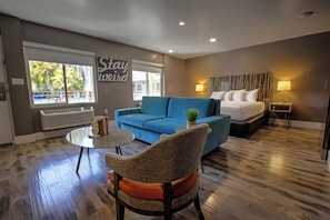 Poolside King Suite | Desk, laptop workspace, blackout drapes, bed sheets - Oasis at Gold Spike (Las Vegas)