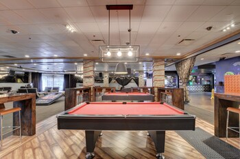 Billiards at Oasis at Gold Spike