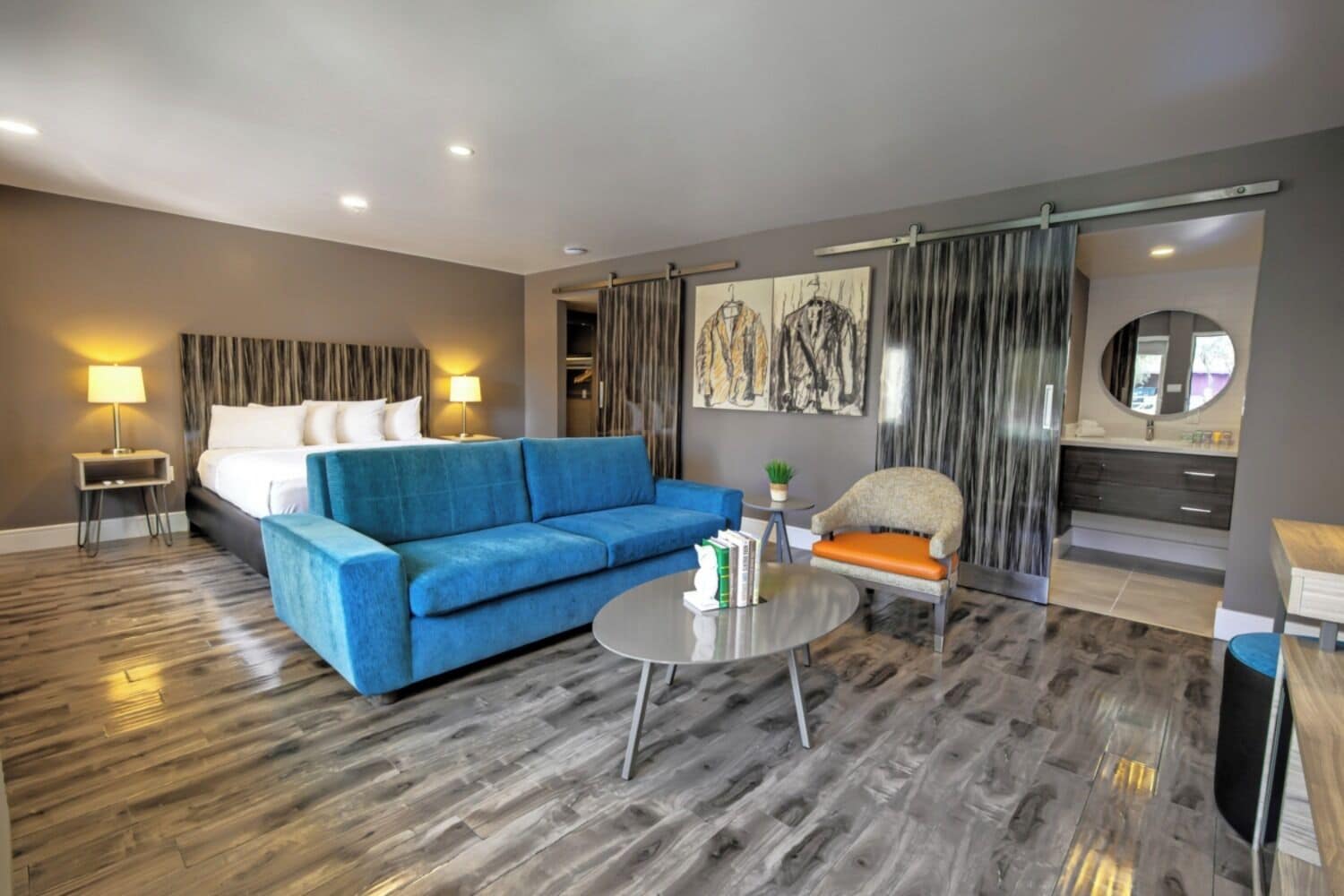 Bureau, espace de travail pour ordinateur portable, rideaux occultants