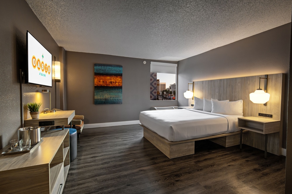 Oasis at Gold Spike by null