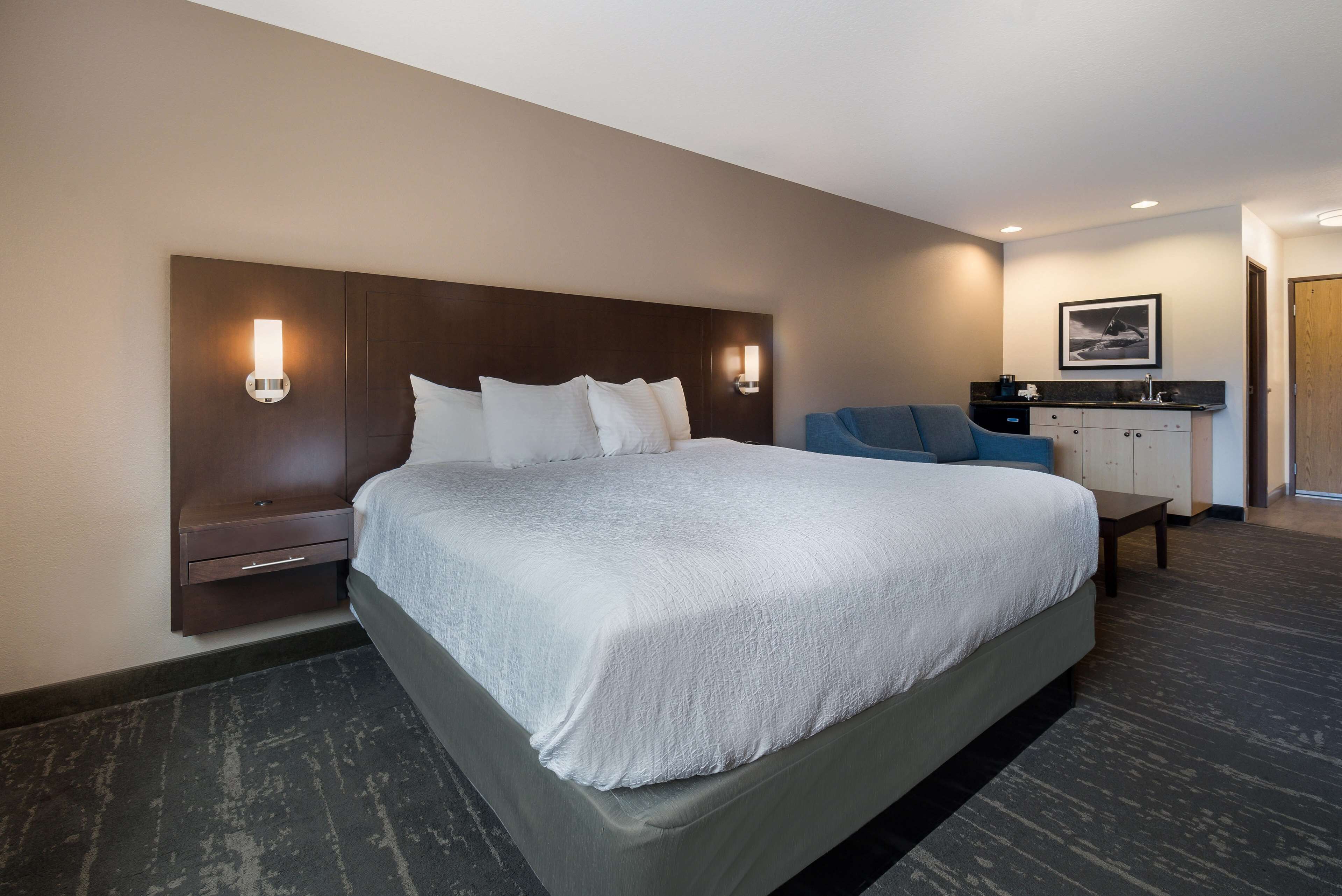 desk, blackout curtains, iron/ironing board, free wifi