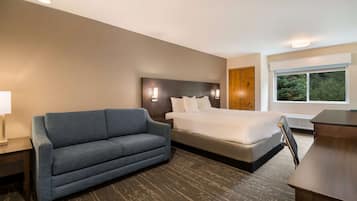 Una scrivania, tende oscuranti, ferro/asse da stiro, Wi-Fi gratuito