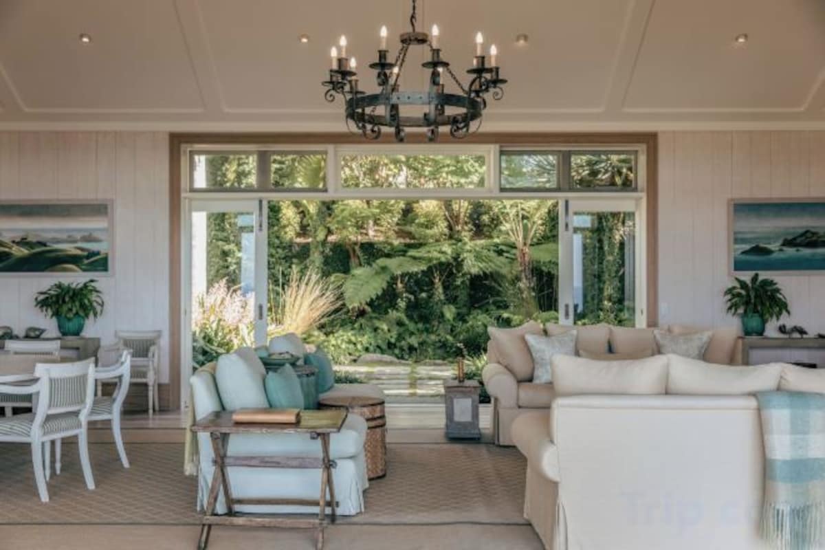 Living area | Flat-screen TV, fireplace, heated floors