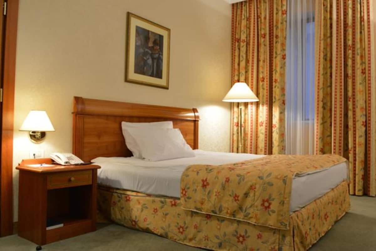 Minibar, in-room safe, desk, soundproofing