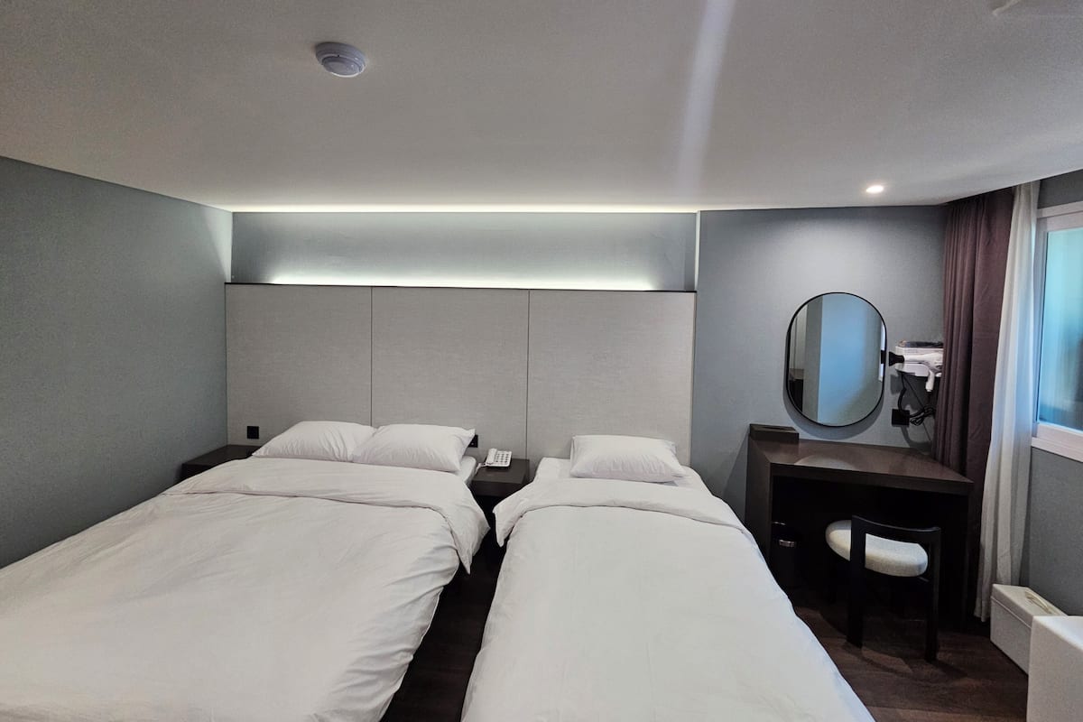 1 bedroom, minibar, bed sheets
