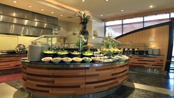 2 restaurants, breakfast served