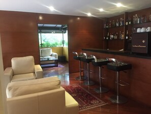 Bar (on property) - Hotel Emaus Bogotá (Bogotá)