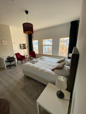 Basic Double Room | Desk, soundproofing, iron/ironing board, cribs/infant beds