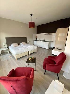 Basic Double Room | 1 bedroom, desk, soundproofing, iron/ironing board
