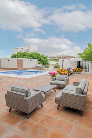 Outdoor pool, pool loungers