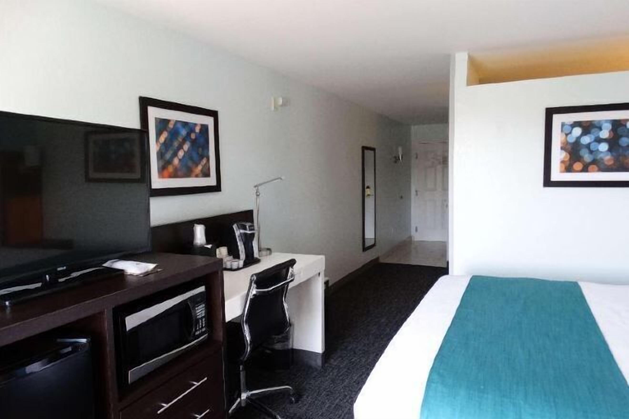 In-room safe, desk, laptop workspace, blackout drapes