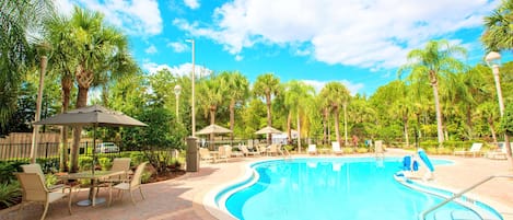 Outdoor pool, pool loungers