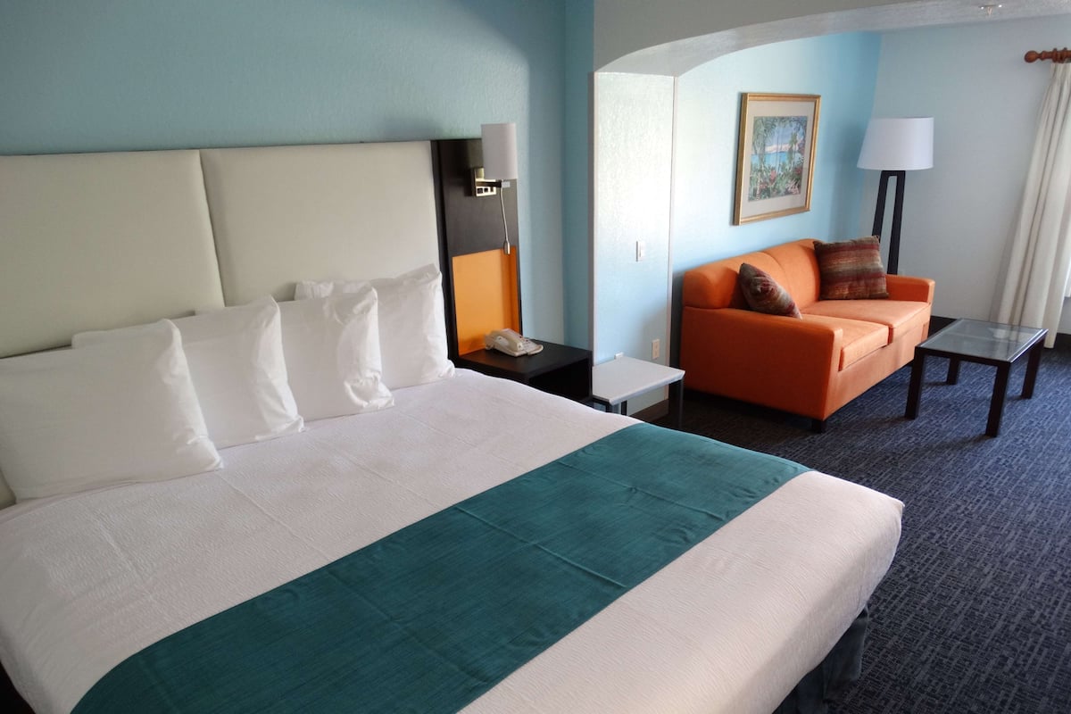 In-room safe, desk, laptop workspace, blackout drapes