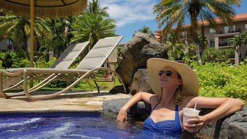 2 outdoor pools