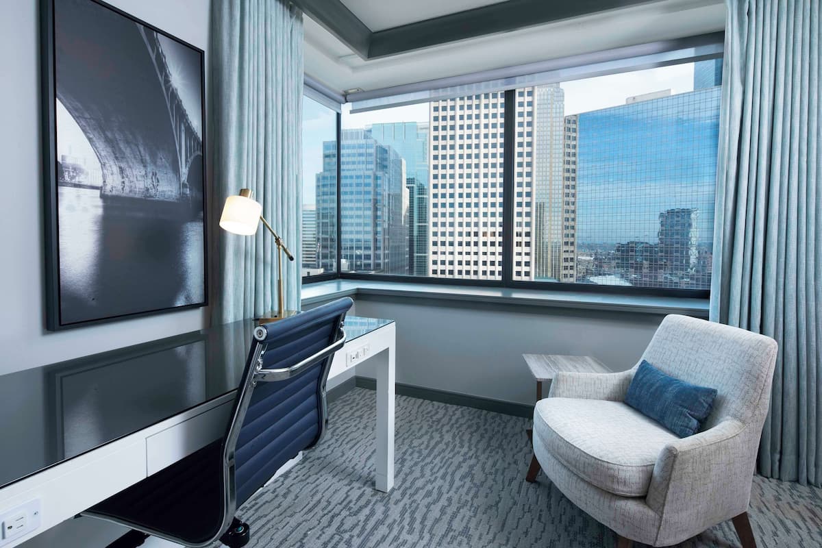 Room, 1 Katil Raja (King), City View, Corner | Cadar Frette Itali, peralatan tempat tidur premium, tilam berlapik