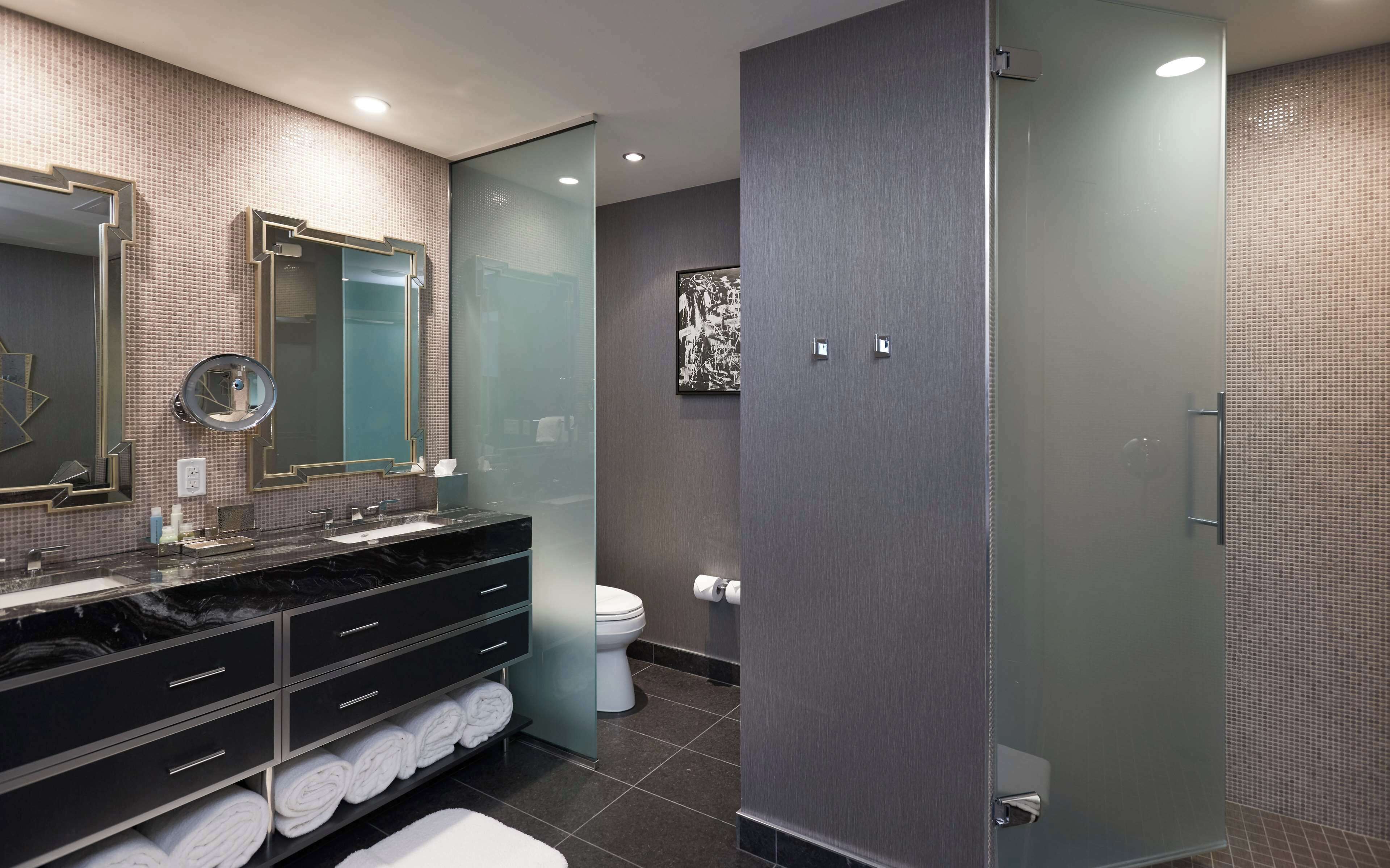 suite, 1 bedroom (performer) | bathroom | jetted bath, rainfall showerhead, designer toiletries, hair dryer