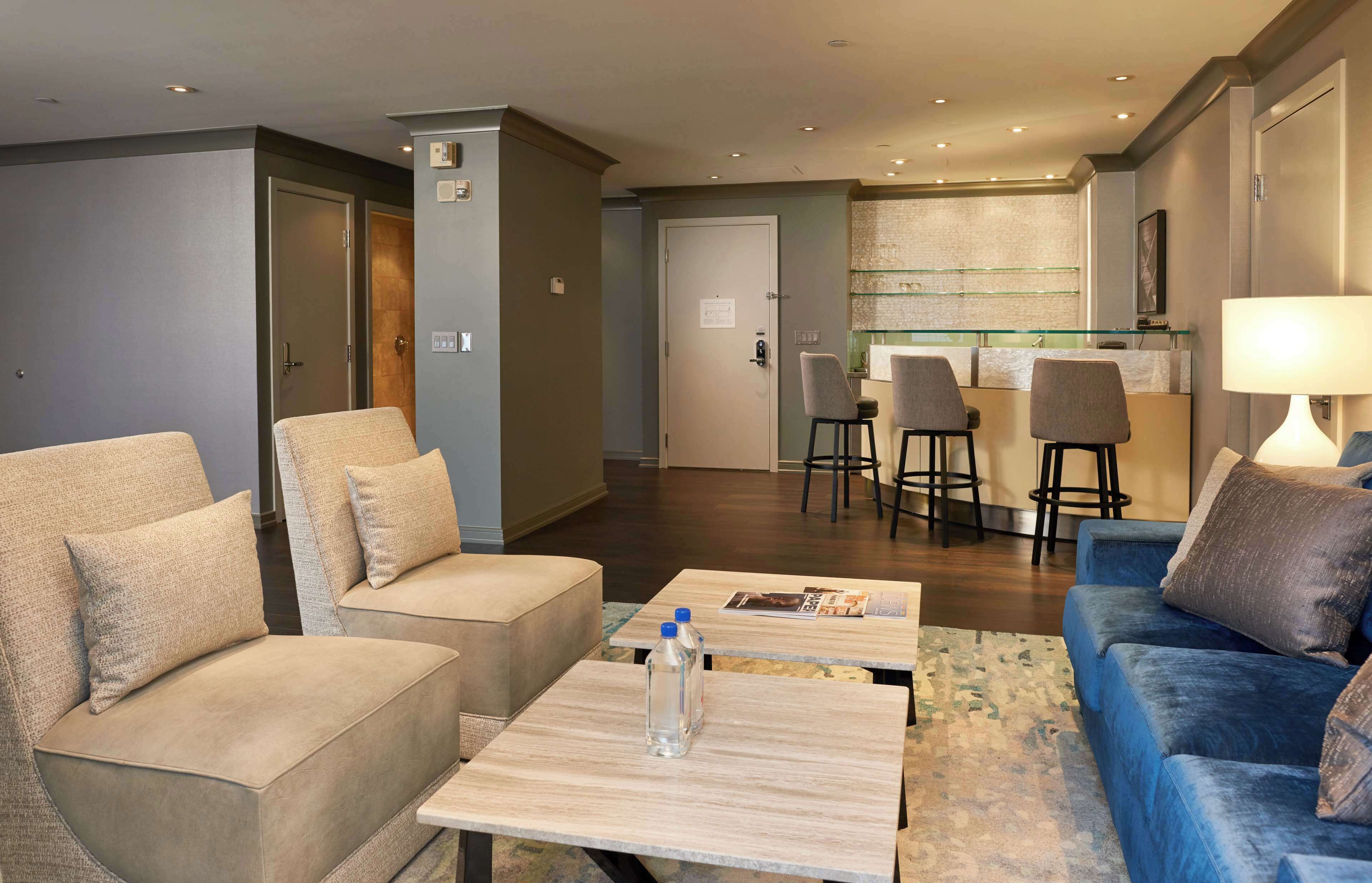 suite, 1 bedroom (encore) | living area | 42-inch flat-screen tv with cable channels, tv, ipod dock